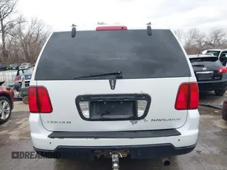 2006 Lincoln Navigator Luxury with VIN 5LMFU285X6LJ21094, listed as a IAAI auction lot 41806373 with 307,588 mi miles. Bid and sale history available at carsss.com. Image 16.