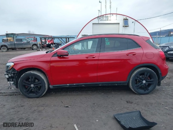 2015 Mercedes-Benz GLA-Class GLA 250 with VIN WDCTG4GB8FJ077140, listed as a IAAI auction lot 41185183 with NaN miles. Bid and sale history available at carsss.com. Image 15.