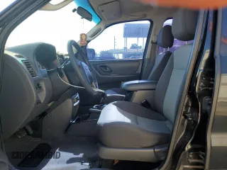 2004 Ford Escape XLS с VIN 1FMYU02194KB20656, выставлен на аукционе Copart как лот 54820755 с пробегом 107 447 миль миль и Списание • Salvage title. История ставок и продаж доступна на DreamBid. Изображение 7.