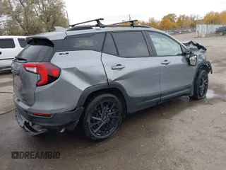 2023 GMC Terrain SLE z VIN 3GKALTEG8PL208986, wystawiony jako IAAI lot #40679682 z przebiegiem 11 023 mil mil oraz . Historia ofert i sprzedaży dostępna na DreamBid. Obrazek 4.