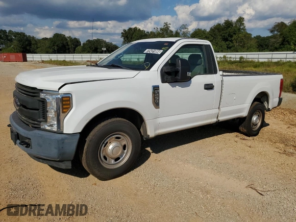 2018 Ford F-250 XL z VIN 1FTBF2A60JEB43301, wystawiony jako Copart lot #72431894 z przebiegiem 49 141 mil mil oraz Czysty tytuł • Clean title. Historia ofert i sprzedaży dostępna na DreamBid. Obrazek 1.
