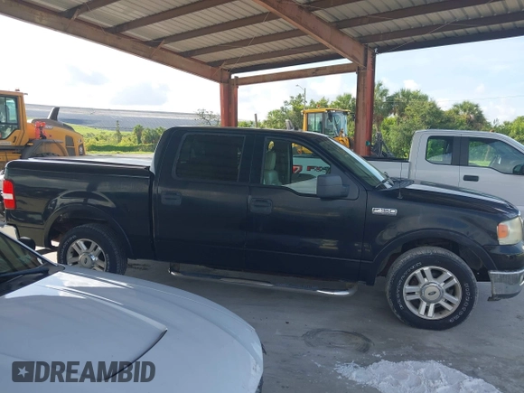 2004 Ford F-150 XLT z VIN 1FTPW12554KD31646, wystawiony jako IAAI lot #42798307 z przebiegiem 263 985 mil mil oraz . Historia ofert i sprzedaży dostępna na DreamBid. Obrazek 13.