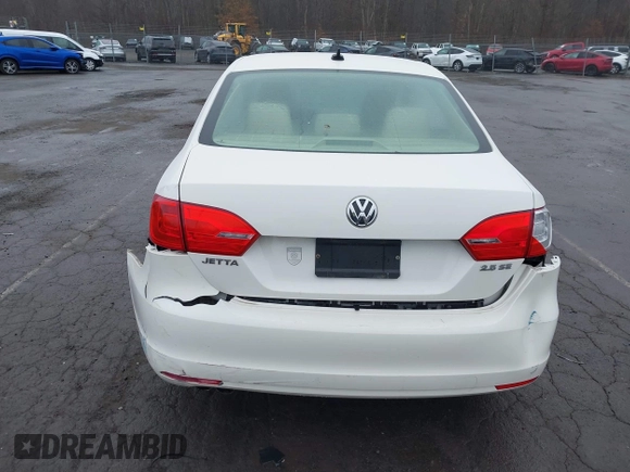 2013 Volkswagen Jetta Sedan SE with VIN 3VWDP7AJ8DM359142, listed as a IAAI auction lot 41842978 with 119,710 mi miles. Bid and sale history available at carsss.com. Image 6.