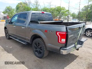 2017 Ford F-150 XL z VIN 1FTEW1EP7HFC14430, wystawiony jako IAAI lot #42221360 z przebiegiem 94 269 mil mil oraz . Historia ofert i sprzedaży dostępna na DreamBid. Obrazek 3.
