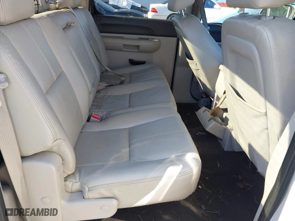 2007 Chevrolet Silverado 1500 LT w/1LT with VIN 2GCEC13C571695258, listed as a IAAI auction lot 41239531 with 266,909 mi miles. Bid and sale history available at carsss.com. Image 8.