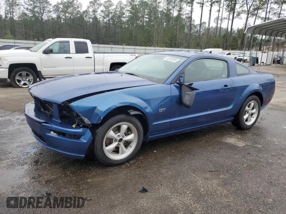 2008 Ford Mustang GT Deluxe with VIN 1ZVHT82H785193240, listed as a Copart auction lot 45702285 with 212,408 mi miles and Salvage Title. Bid and sale history available at carsss.com. Image 1.