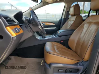 2015 Lincoln MKX z VIN 2LMDJ8JK1FBL31836, wystawiony jako Copart lot #56241005 z przebiegiem 128 613 mil mil oraz Szkoda całkowita • Salvage title. Historia ofert i sprzedaży dostępna na DreamBid. Obrazek 7.