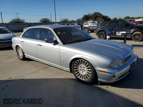 2006 Jaguar XJ Vanden Plas with VIN SAJWA82B86SH10866, listed as a Copart auction lot 69985864 with 244,998 mi miles and Clean Title. Bid and sale history available at carsss.com. Image 4.