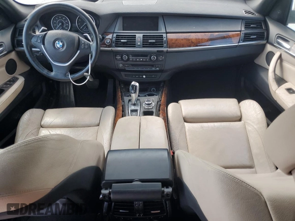 2013 BMW X5 xDrive35i z VIN 5UXZV4C54D0B14923, wystawiony jako Copart lot #50929385 z przebiegiem 249 533 mil mil oraz Tytuł czysty. Historia ofert i sprzedaży dostępna na DreamBid. Obrazek 8.