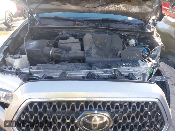 2018 Toyota Tacoma SR with VIN 5TFCZ5AN3JX151479, listed as a IAAI auction lot 41428376 with 104,717 mi miles. Bid and sale history available at carsss.com. Image 10.