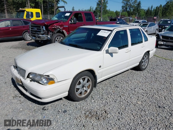 2000 Volvo S70 z VIN YV1LS56D4Y2651849, wystawiony jako IAAI lot #42246127 z przebiegiem 153 319 mil mil oraz . Historia ofert i sprzedaży dostępna na DreamBid. Obrazek 17.