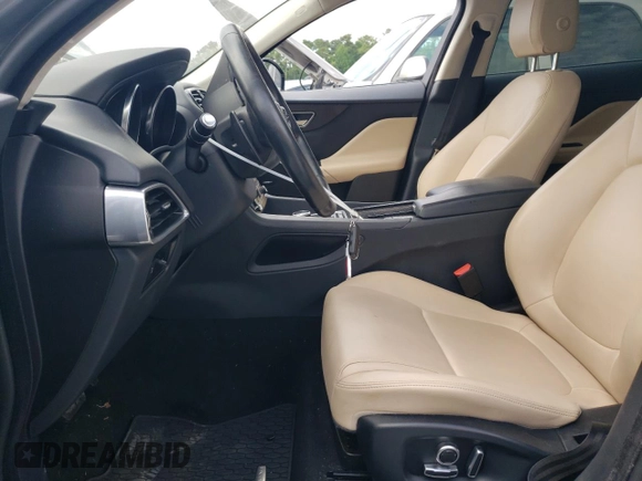 2020 Jaguar F-Pace 25t Premium z VIN SADCJ2FX2LA622614, wystawiony jako Copart lot #61855884 z przebiegiem 116 046 mil mil oraz Szkody całkowita. Historia ofert i sprzedaży dostępna na DreamBid. Obrazek 7.