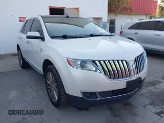 2012 Lincoln MKX with VIN 2LMDJ6JKXCBL09768, listed as a IAAI auction lot 42067444 with 174,319 mi miles. Bid and sale history available at carsss.com. Image 1.