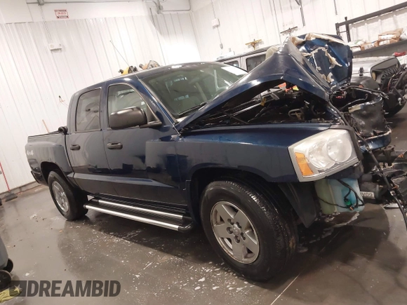 2005 Dodge Dakota SLT with VIN 1D7HW48N45S275932, listed as a IAAI auction lot 41763401 with 100,819 mi miles. Bid and sale history available at carsss.com. Image 14.