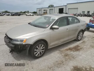 2014 Volkswagen Jetta SE with VIN 3VWD07AJ6EM209228, listed as a Copart auction lot 60500525 with 118,261 mi miles and Salvage title. Bid and sale history available at DreamBid. Image 1.