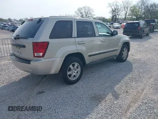 2008 Jeep Grand Cherokee Laredo with VIN 1J8GR48K88C107253, listed as a IAAI auction lot 42018165 with 239,222 mi miles. Bid and sale history available at carsss.com. Image 4.