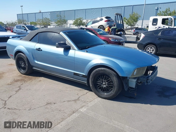 2005 Ford Mustang Deluxe with VIN 1ZVFT84N655232308, listed as a IAAI auction lot 42139250 with 200,850 mi miles. Bid and sale history available at carsss.com. Image 1.