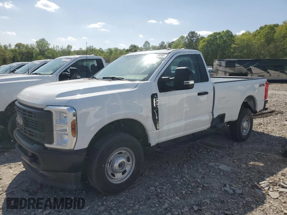 2024 Ford F-250 XL z VIN 1FTBF2BA3RED41577, wystawiony jako Copart lot #52189095 z przebiegiem Nie podano mil oraz Szkody całkowita. Historia ofert i sprzedaży dostępna na DreamBid. Obrazek 1.
