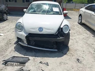 2013 Volkswagen Beetle 2.5L w/Sun с VIN 3VWJP7AT2DM659280, выставлен на аукционе IAAI как лот 42165515 с пробегом Не указан миль и . История ставок и продаж доступна на DreamBid. Изображение 6.