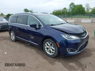 2018 Chrysler Pacifica Touring L Plus z VIN 2C4RC1EG1JR212407, wystawiony jako IAAI lot #42226180 z przebiegiem 130 082 mil mil oraz . Historia ofert i sprzedaży dostępna na DreamBid. Obrazek 1.