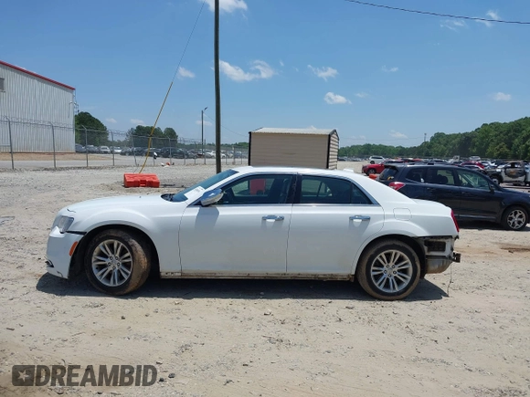 2016 Chrysler 300 C z VIN 2C3CCAEG1GH324603, wystawiony jako IAAI lot #42300938 z przebiegiem 108 997 mil mil oraz . Historia ofert i sprzedaży dostępna na DreamBid. Obrazek 14.