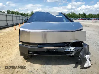 2024 Tesla Cybertruck z VIN 7G2CEHEDXRA015316, wystawiony jako Copart lot #64463034 z przebiegiem 1818 mil mil oraz Szkody całkowita. Historia ofert i sprzedaży dostępna na DreamBid. Obrazek 5.