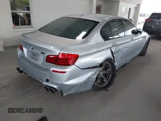 2014 BMW M5 z VIN WBSFV9C57ED097794, wystawiony jako IAAI lot #42257563 z przebiegiem 120 933 mil mil oraz . Historia ofert i sprzedaży dostępna na DreamBid. Obrazek 4.
