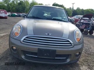 2013 MINI Hardtop z VIN WMWSU3C5XDT685745, wystawiony jako IAAI lot #42300577 z przebiegiem 112 804 mil mil oraz . Historia ofert i sprzedaży dostępna na DreamBid. Obrazek 12.