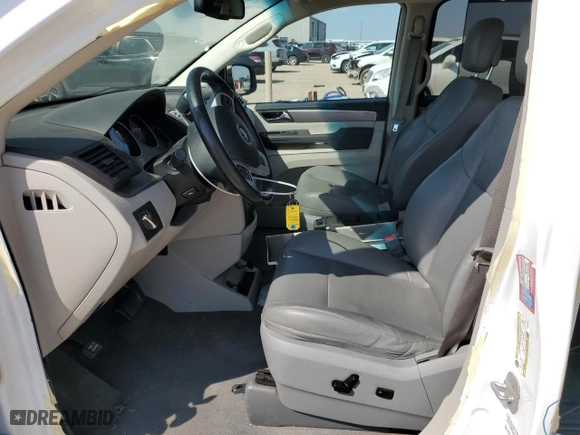 2014 Volkswagen Routan SE w/RSE & Navigation with VIN 2C4RVABG2ER134322, listed as a Copart auction lot 69849514 with 155,918 mi miles and Salvage Title. Bid and sale history available at carsss.com. Image 7.