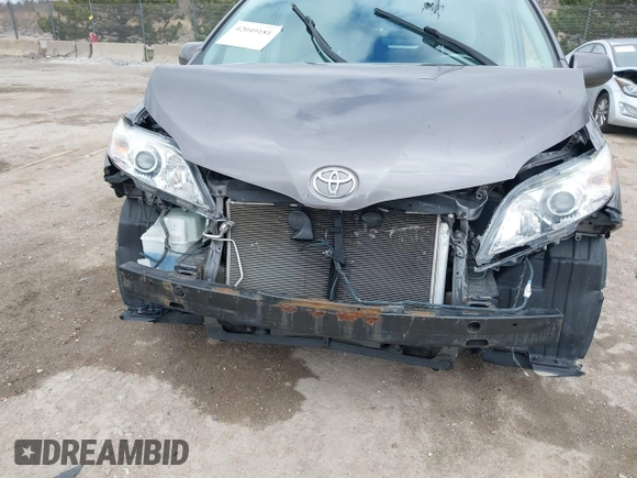 2014 Toyota Sienna XLE with VIN 5TDYK3DC0ES422700, listed as a IAAI auction lot 42049181 with 147,498 mi miles. Bid and sale history available at carsss.com. Image 6.