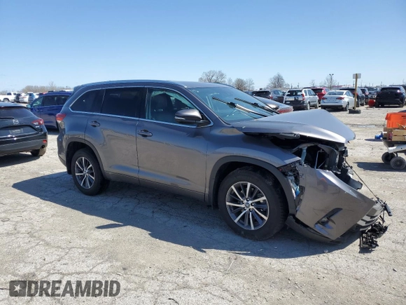 2018 Toyota Highlander SE z VIN 5TDJZRFH0JS529815, wystawiony jako Copart lot #52174645 z przebiegiem 61 338 mil mil oraz Szkoda całkowita • Salvage title. Historia ofert i sprzedaży dostępna na DreamBid. Obrazek 4.