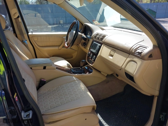 2003 Mercedes-Benz M-Class 3.7L with VIN 4JGAB57E03A418713, listed as a IAAI auction lot 41835875 with 195,982 mi miles. Bid and sale history available at carsss.com. Image 5.