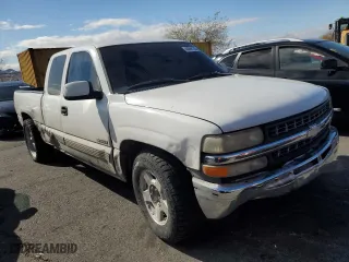 2001 Chevrolet Silverado 1500 LS with VIN 2GCEC19TX11100550, listed as a Copart auction lot 48069135 with 0 mi miles and Salvage Title. Bid and sale history available at carsss.com. Image 4.