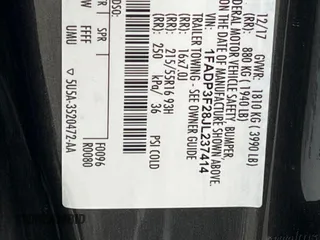 2018 Ford Focus SE z VIN 1FADP3F28JL237414, wystawiony jako IAAI lot #42599727 z przebiegiem 93 676 mil mil oraz . Historia ofert i sprzedaży dostępna na DreamBid. Obrazek 1.