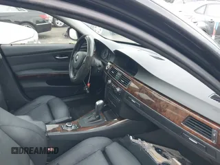 2011 BMW 3 Series 335i xDrive с VIN WBAPL5C53BA742364, выставлен на аукционе IAAI как лот 42604717 с пробегом 157 418 миль миль и . История ставок и продаж доступна на DreamBid. Изображение 5.
