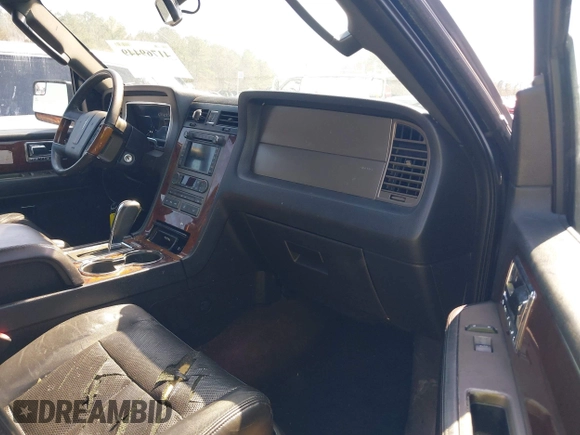 2013 Lincoln Navigator z VIN 5LMJJ2H53DEL00520, wystawiony jako IAAI lot #41769449 z przebiegiem 167 569 mil mil oraz . Historia ofert i sprzedaży dostępna na DreamBid. Obrazek 5.