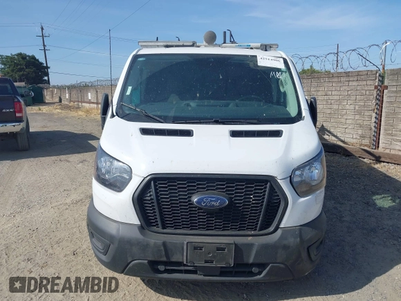2023 Ford Transit Cargo z VIN 1FTYE1Y81PKB53926, wystawiony jako IAAI lot #42514906 z przebiegiem 52 410 mil mil oraz . Historia ofert i sprzedaży dostępna na DreamBid. Obrazek 12.