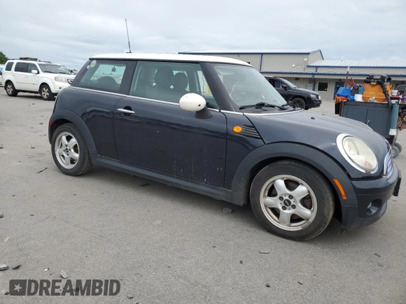 2009 MINI Hardtop z VIN WMWMF33559TW70161, wystawiony jako Copart lot #58711205 z przebiegiem 136 887 mil mil oraz Tytuł czysty. Historia ofert i sprzedaży dostępna na DreamBid. Obrazek 4.