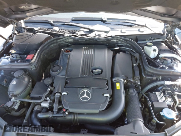 2013 Mercedes-Benz C 250 Sport z VIN WDDGF4HB8DR261166, wystawiony jako IAAI lot #41826220 z przebiegiem 67 660 mil mil oraz . Historia ofert i sprzedaży dostępna na DreamBid. Obrazek 10.