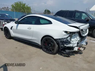 2022 BMW M4 Competition z VIN WBS33AZ04NCJ20752, wystawiony jako IAAI lot #42153801 z przebiegiem 9523 mil mil oraz . Historia ofert i sprzedaży dostępna na DreamBid. Obrazek 3.
