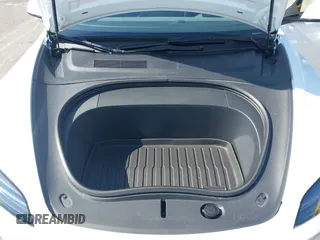2024 Tesla Model 3 z VIN 5YJ3E1EA7RF721503, wystawiony jako IAAI lot #42246752 z przebiegiem 8 807 mil mil oraz . Historia ofert i sprzedaży dostępna na DreamBid. Obrazek 10.