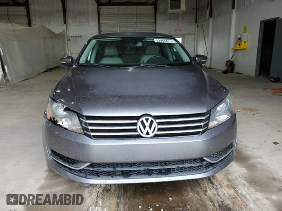 2014 Volkswagen Passat S z VIN 1VWAT7A36EC106565, wystawiony jako Copart lot #53965625 z przebiegiem 130 936 mil mil oraz Szkoda całkowita • Salvage title. Historia ofert i sprzedaży dostępna na DreamBid. Obrazek 5.