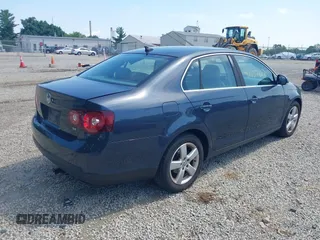 2008 Volkswagen Jetta SE with VIN 3VWRM71K48M020892, listed as a IAAI auction lot 42607127 with 212,290 mi miles and . Bid and sale history available at DreamBid. Image 4.