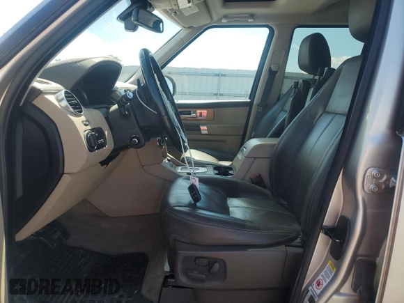 2015 Land Rover LR4 Lux z VIN SALAK2V64FA762153, wystawiony jako Copart lot #60664745 z przebiegiem 113 600 mil mil oraz Szkoda całkowita • Salvage title. Historia ofert i sprzedaży dostępna na DreamBid. Obrazek 7.
