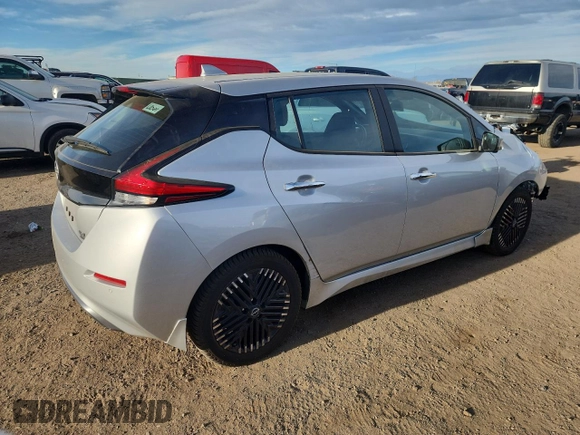 2024 Nissan LEAF SV Plus z VIN 1N4CZ1CV6RC555505, wystawiony jako Copart lot #49623705 z przebiegiem 31 272 mil mil oraz Szkoda całkowita • Salvage title. Historia ofert i sprzedaży dostępna na DreamBid. Obrazek 3.