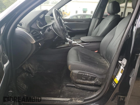 2017 BMW X5 xDrive35i z VIN 5UXKR0C50H0U53714, wystawiony jako Copart lot #57899365 z przebiegiem 124 846 mil mil oraz Szkoda całkowita • Salvage title. Historia ofert i sprzedaży dostępna na DreamBid. Obrazek 7.