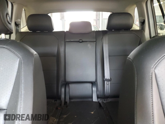 2018 Volkswagen Tiguan SEL with VIN 3VV3B7AX5JM114958, listed as a Copart auction lot 51673965 with 85,686 mi miles and Salvage title. Bid and sale history available at DreamBid. Image 10.