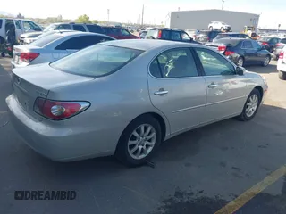 2002 Lexus ES 300 with VIN JTHBF30G720075205, listed as a IAAI auction lot 41991314 with 192,755 mi miles. Bid and sale history available at carsss.com. Image 4.