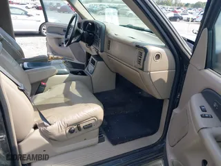 2002 Chevrolet Avalanche with VIN 3GNEC13T02G219796, listed as a IAAI auction lot 41902162 with 308,048 mi miles. Bid and sale history available at carsss.com. Image 5.