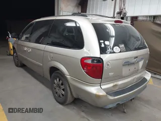 2005 Chrysler Town & Country Touring with VIN 2C4GP54L55R542526, listed as a IAAI auction lot 41877551 with 231,364 mi miles. Bid and sale history available at carsss.com. Image 3.